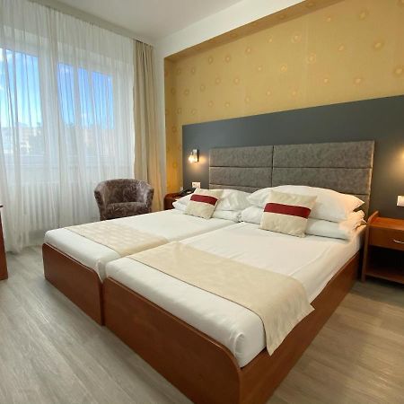 Hotel Baronka Братислава Экстерьер фото