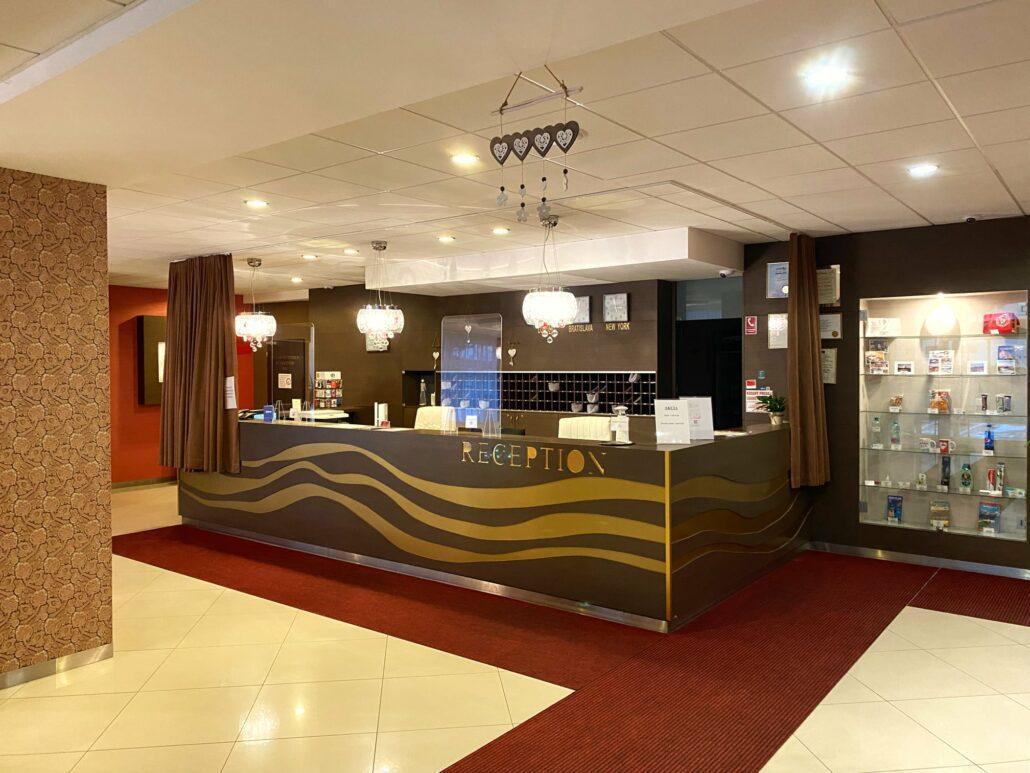 Hotel Baronka Братислава Экстерьер фото
